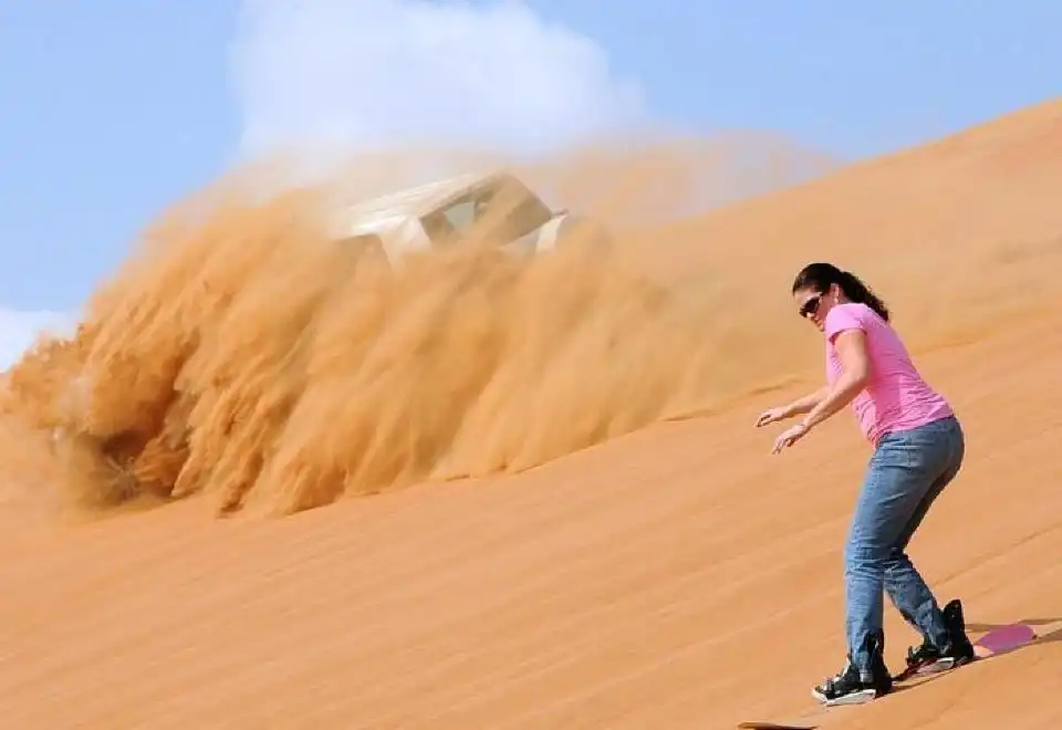 sand boarding dubai