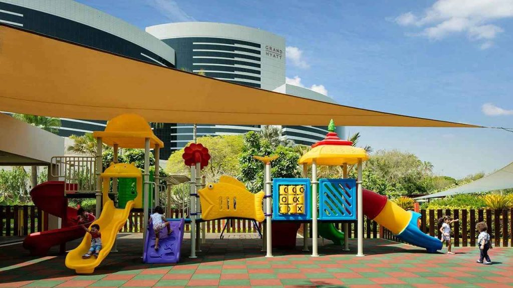 5-star-waterpark-with-modern-slides-and-luxury-cabanas (1)
